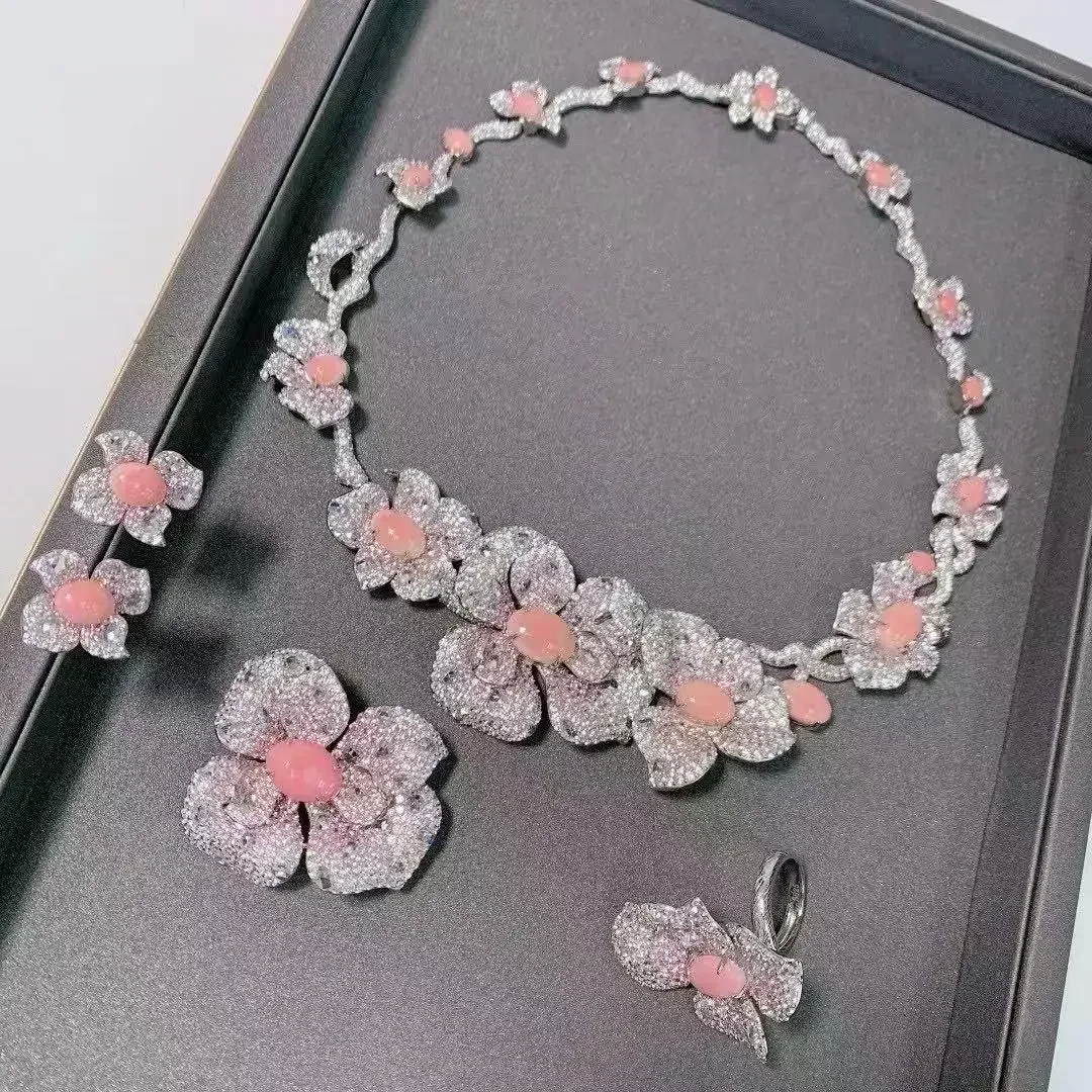 BELLUX 925 Sterling Silver Gold-plated Synthetic Zircon Pink Queen Shell Luxury Flower Fashion Banquet Fine Jewelry Set
BELLUX 925 Sterling Silver Gold-plated Synthetic Zircon Pink Queen Shell Luxury Flower Fashion Banquet Fine Jewelry Set