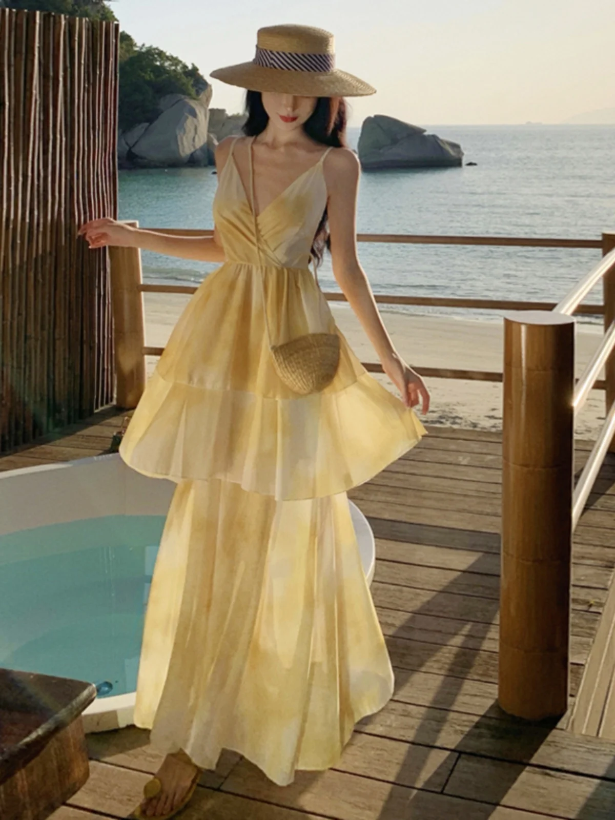 Летнее пляжное платье Ele Summer Beach Vaion с V-образным вырезом, красивым цветочным принтом, шифоновое, с завышенной талией, многоярусная юбка, создающая особую атмосферу
Летнее пляжное платье Ele Summer Beach Vaion с V-образным вырезом, красивым цветочным принтом, шифоновое, с завышенной талией, многоярусная юбка, создающая особую атмосферу