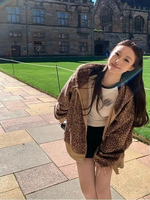 Retro Leopard Print Hoodie Jacket Women's Loose Slimming Versatile Autumn Top Commute Style Long Sleeve Zipper Closure Daily ...
Retro Leopard Print Hoodie Jacket Women's Loose Slimming Versatile Autumn Top Commute Style Long Sleeve Zipper Closure Daily ...