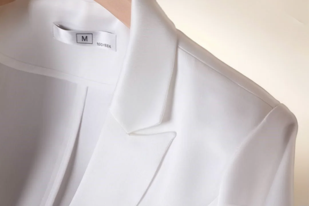 Женский удлиненный блейзер из замши с ромбовидным узором, фактурной текстурой, передними складками, спущенными плечами, свободного кроя, дышащий, льняной, 2026
Женский удлиненный блейзер из замши с ромбовидным узором, фактурной текстурой, передними складками, спущенными плечами, свободного кроя, дышащий, льняной, 2026