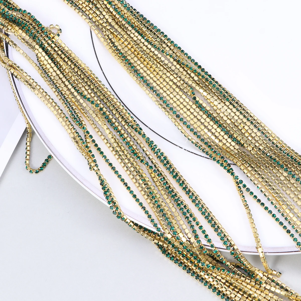 10m Dark Green Rhinestone Chain Crystal Trim 2mm Sewing for Jewelry Crafts Wedding Dress Hat Shoes Accessories DIY
10m Dark Green Rhinestone Chain Crystal Trim 2mm Sewing for Jewelry Crafts Wedding Dress Hat Shoes Accessories DIY