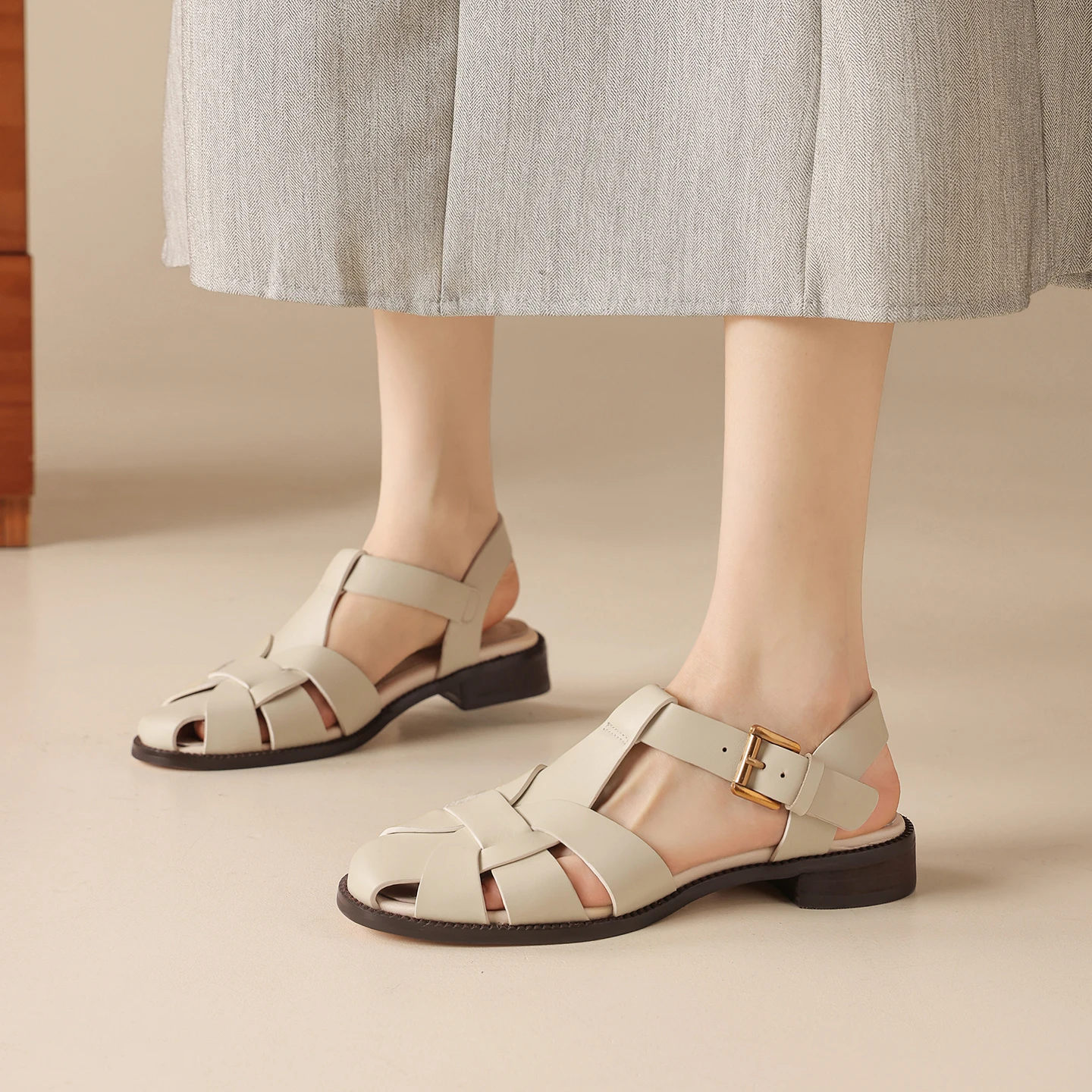 Genuine Leather Cowhide Women's Sandals,Low Heels Buckle Strap Summer Gladiator Womens Shoes
Genuine Leather Cowhide Women's Sandals,Low Heels Buckle Strap Summer Gladiator Womens Shoes