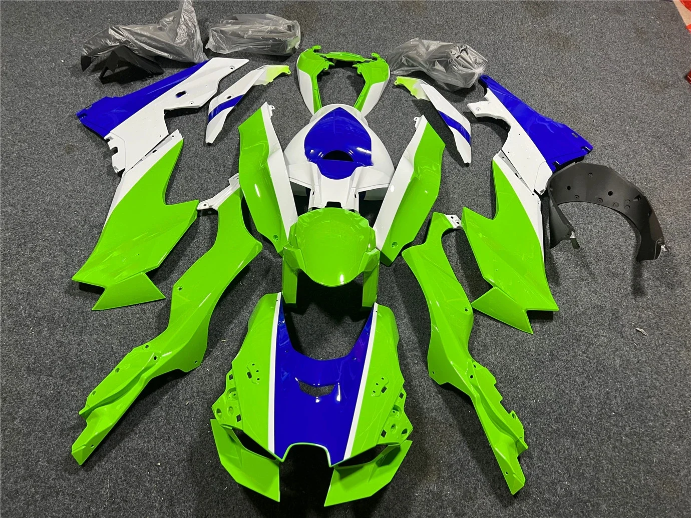 Комплект обтекателей для мотоцикла подходит для Kawasaki ZX-10R 2021 2022 года 10R 21-22 обтекатель белый зеленый синий
Комплект обтекателей для мотоцикла подходит для Kawasaki ZX-10R 2021 2022 года 10R 21-22 обтекатель белый зеленый синий
