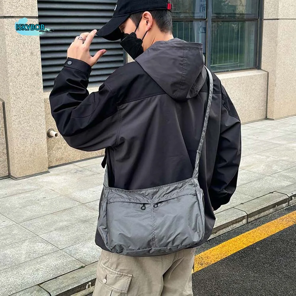 Мужская сумка через плечо из ткани Оксфорд, однотонная водонепроницаемая сумка на плечо большой вместимости, минималистичная повседневная уличная дорожная сумка
Мужская сумка через плечо из ткани Оксфорд, однотонная водонепроницаемая сумка на плечо большой вместимости, минималистичная повседневная уличная дорожная сумка