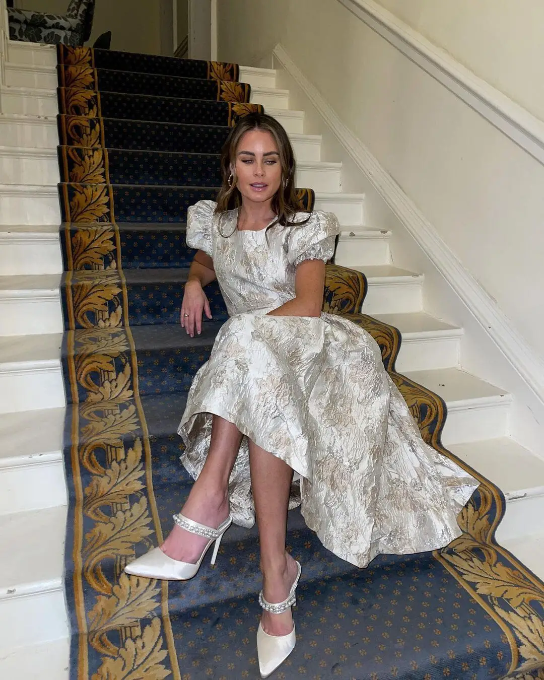 Autumn Winter Slim Fit Dress with Embossed Gold And Silver Thread A-Line Long Commute Skirt round Neck Short Sleeve High Waist
Autumn Winter Slim Fit Dress with Embossed Gold And Silver Thread A-Line Long Commute Skirt round Neck Short Sleeve High Waist