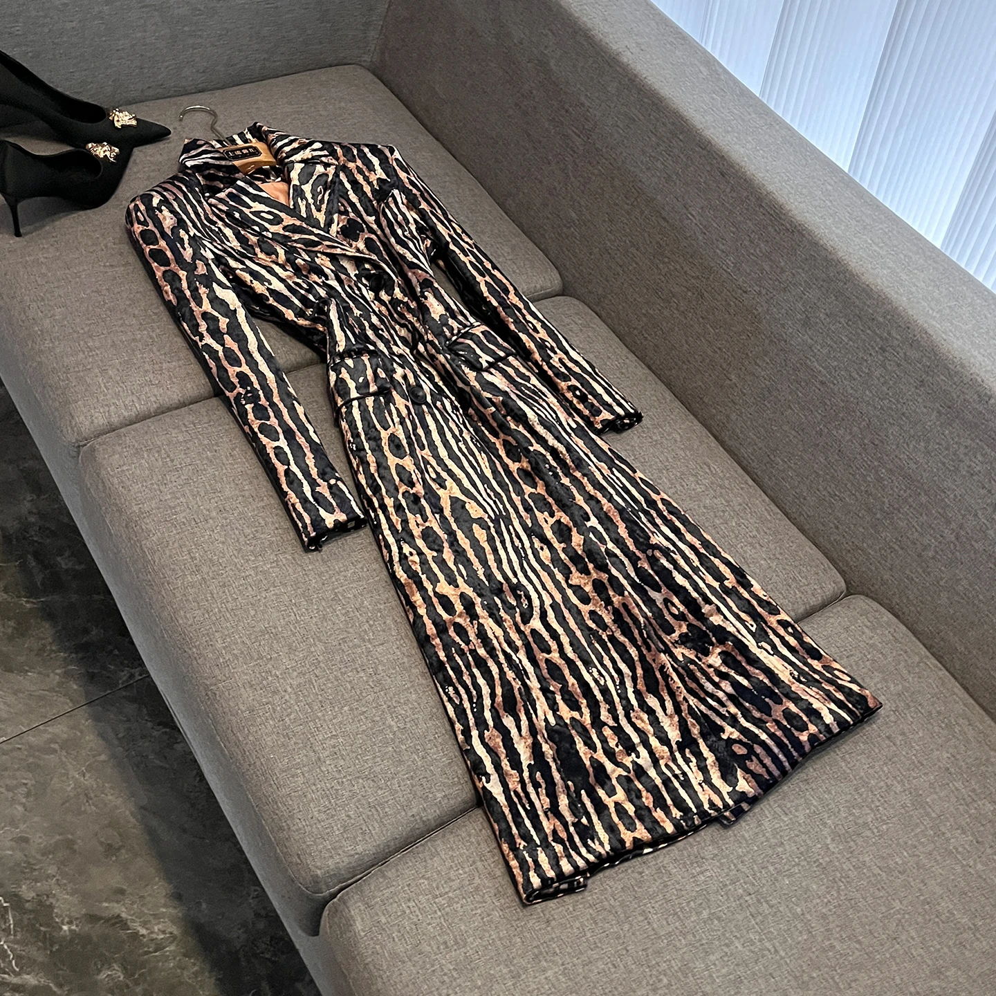 Бархатное длинное пальто Ele с леопардовым принтом Faion ow, женская одежда, ветровка Briti Sle X770, сезон весна-осень
Бархатное длинное пальто Ele с леопардовым принтом Faion ow, женская одежда, ветровка Briti Sle X770, сезон весна-осень