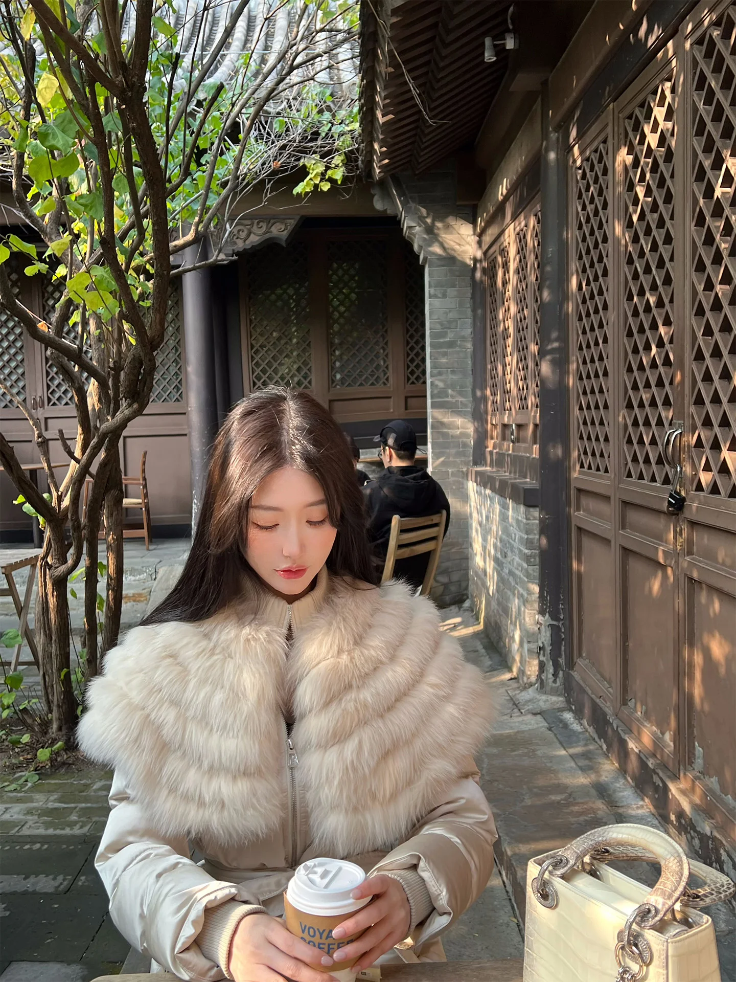 Универсальная куртка с высоким наполнителем (200 г пуха), съемным меховым воротником, длинными рукавами, теплая, с воротником-стойкой, на молнии
Универсальная куртка с высоким наполнителем (200 г пуха), съемным меховым воротником, длинными рукавами, теплая, с воротником-стойкой, на молнии