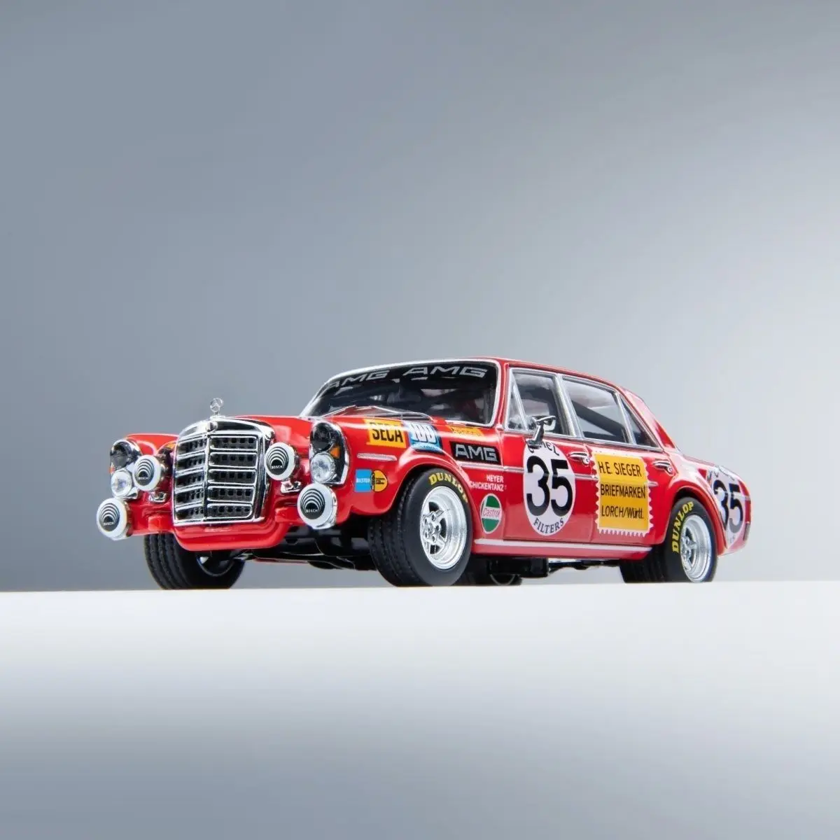 Liberty1:64 Mercedes-Benz 300SEL6.8 AMG Red Pig Painting Simulation Alloy Car Model
Liberty1:64 Mercedes-Benz 300SEL6.8 AMG Red Pig Painting Simulation Alloy Car Model