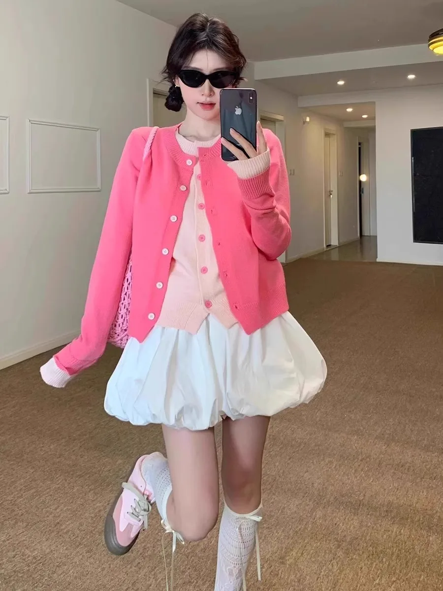 Fake Two Piece Color Blocked Knitted Cardigan 2025 New Women's Round Neck Single Breasted Gentle Unique Commuter Sweater Jacket
Fake Two Piece Color Blocked Knitted Cardigan 2025 New Women's Round Neck Single Breasted Gentle Unique Commuter Sweater Jacket