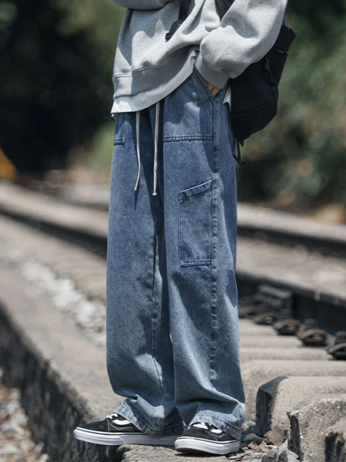 Молодежные джинсы свободного кроя с прямыми штанинами, мужские широкие брюки оверсайз в американском стиле, модные брендовые длинные брюки
Молодежные джинсы свободного кроя с прямыми штанинами, мужские широкие брюки оверсайз в американском стиле, модные брендовые длинные брюки