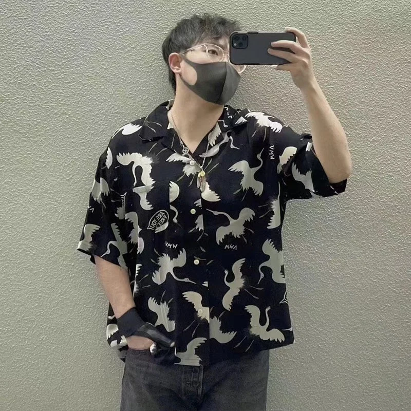 VISVIM CROSBY HIKAKU 2025 года. Гавайская рубашка из искусственного шелка с короткими рукавами Drill Vibe.
VISVIM CROSBY HIKAKU 2025 года. Гавайская рубашка из искусственного шелка с короткими рукавами Drill Vibe.