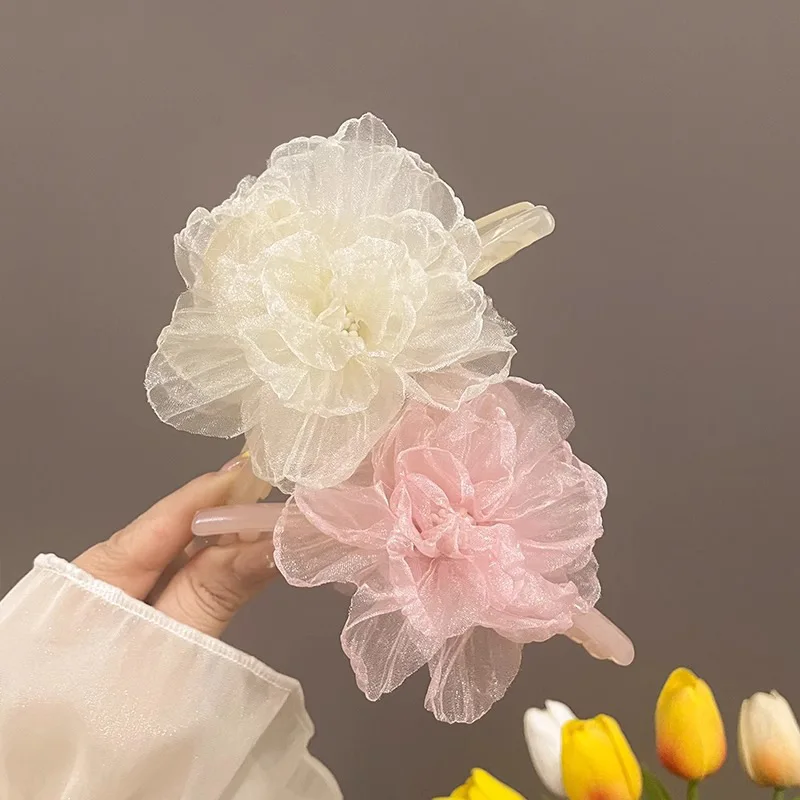 Head flower hairpin, organza flower large grab clip, camellia antique clip on the back of the head, headgear.
Head flower hairpin, organza flower large grab clip, camellia antique clip on the back of the head, headgear.