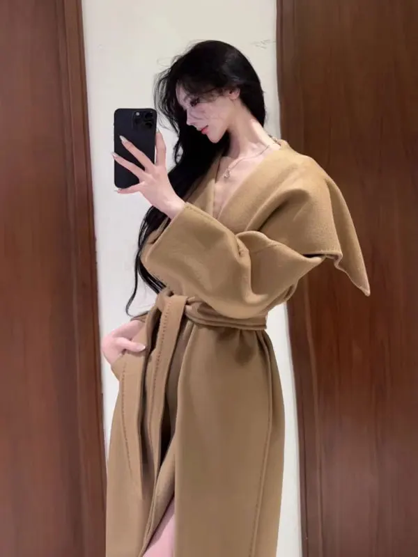 Корейское длинное шерстяное пальто с поясом: элегантная модная зимняя верхняя одежда для молодых женщин, эксклюзивно онлайн
Корейское длинное шерстяное пальто с поясом: элегантная модная зимняя верхняя одежда для молодых женщин, эксклюзивно онлайн