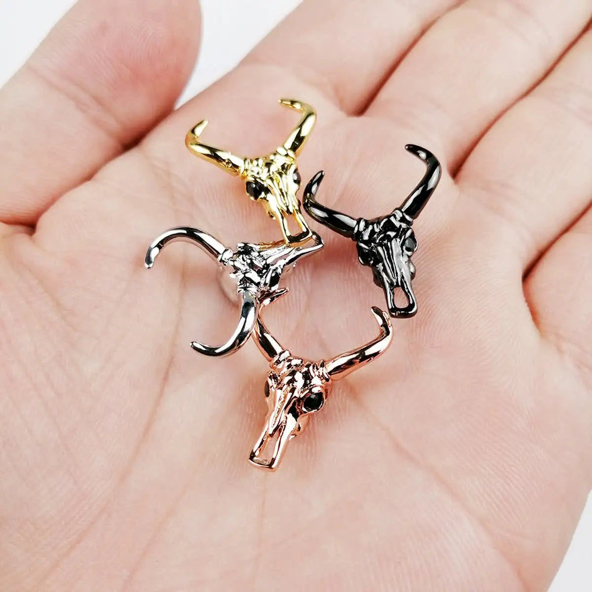 Copper bead 4pcs Cow's skull lnlay Black Zircon Spacers Charms Loose Beads For Jewelry making DIY bracelets Accessories
Copper bead 4pcs Cow's skull lnlay Black Zircon Spacers Charms Loose Beads For Jewelry making DIY bracelets Accessories