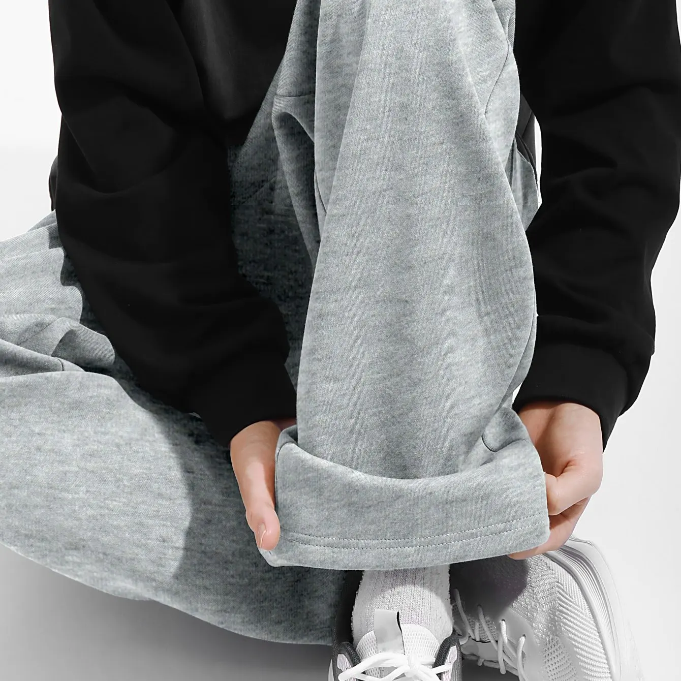 Men's Autumn Winter Stylish Solid Color Stretch Waist Wide-leg Pants Oversized Suitable for Both Sports and Outdoor Activities
Men's Autumn Winter Stylish Solid Color Stretch Waist Wide-leg Pants Oversized Suitable for Both Sports and Outdoor Activities