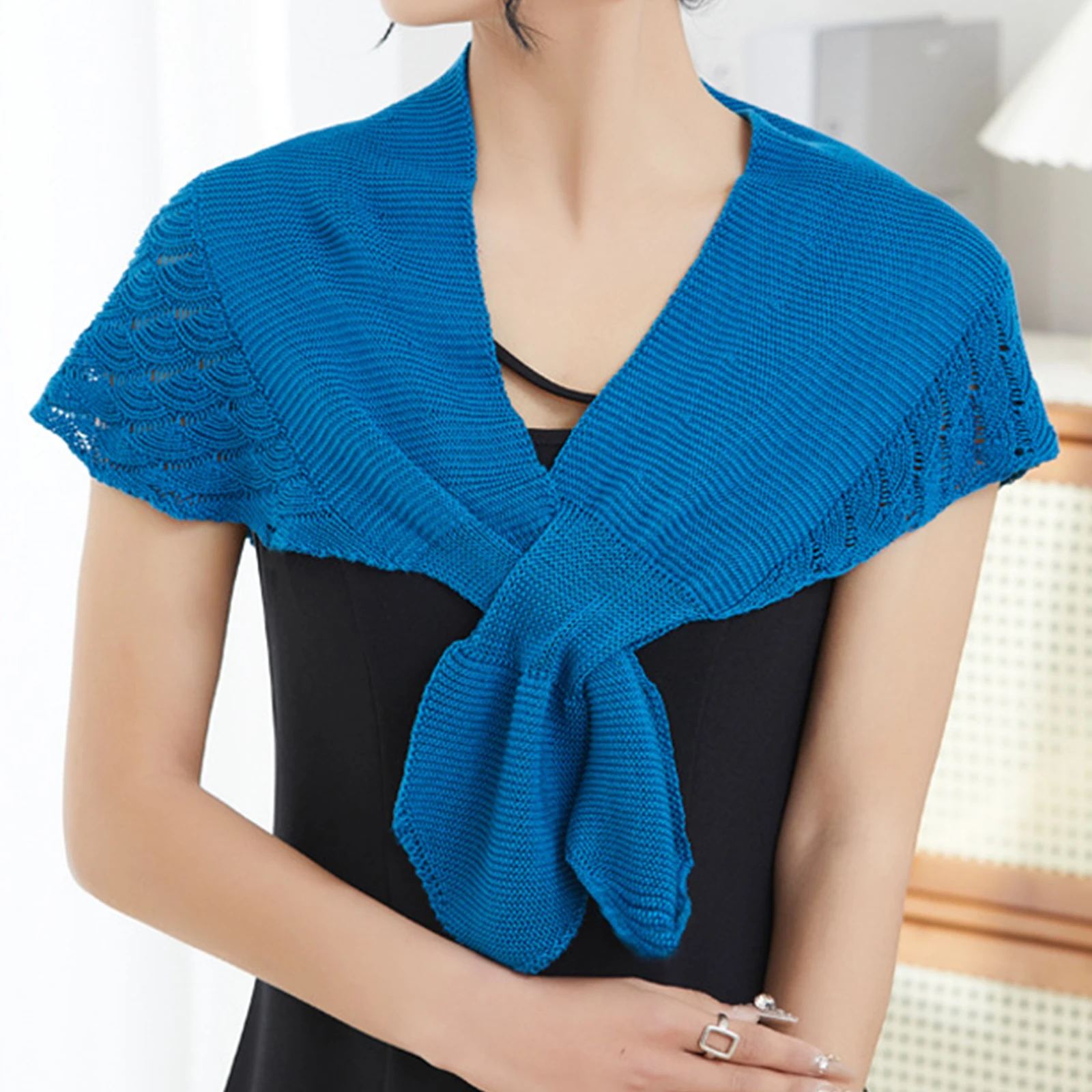 Женская модная шаль из ледяного шелка в сочетании с женской накидкой с хвостом вороны, драпированной над плечами, элегантным стилем
Женская модная шаль из ледяного шелка в сочетании с женской накидкой с хвостом вороны, драпированной над плечами, элегантным стилем