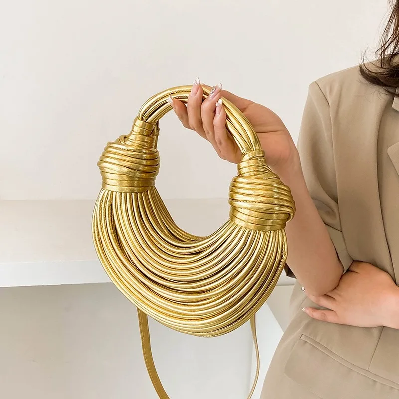 Элегантная кожаная классическая большая сумка для женщин для отдыха модным дизайном и элитной роскошной привлекательной сумкой
Элегантная кожаная классическая большая сумка для женщин для отдыха модным дизайном и элитной роскошной привлекательной сумкой