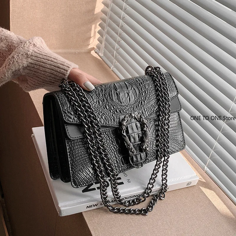 Retro Crocodile Pattern Ladies Fashion Chain Shoulder Bag Versatile High-End Feel Small Square Crossbody Bag for Young Women
Retro Crocodile Pattern Ladies Fashion Chain Shoulder Bag Versatile High-End Feel Small Square Crossbody Bag for Young Women