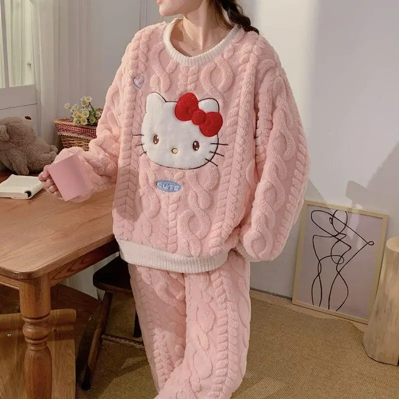 Новый уютный домашний комплект пижамы Sanrio Sweet Hello Kitty из мягкого кораллового флиса и фланели для женщин, осенне-зимний, теплый
Новый уютный домашний комплект пижамы Sanrio Sweet Hello Kitty из мягкого кораллового флиса и фланели для женщин, осенне-зимний, теплый