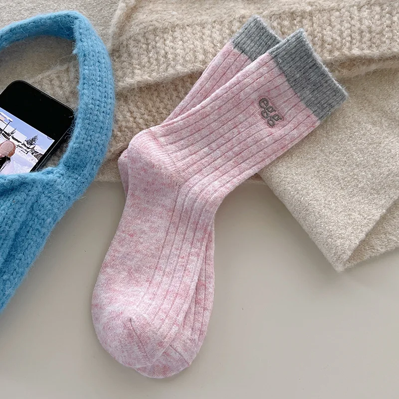 Women's socks Retro Harajuku Kawaii Mid Tube Socks Dopamine Contrasting Letter Embroidery Winter Fleece Thicked Warm Wool Socks
Women's socks Retro Harajuku Kawaii Mid Tube Socks Dopamine Contrasting Letter Embroidery Winter Fleece Thicked Warm Wool Socks