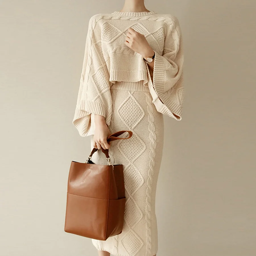 Korean New Fashion Knitted 2 Piece Set Twist Crochet Batwing Sleeve Loose Sweater Crop Top And Split Bodycon Skirt Women's Suits
Korean New Fashion Knitted 2 Piece Set Twist Crochet Batwing Sleeve Loose Sweater Crop Top And Split Bodycon Skirt Women's Suits