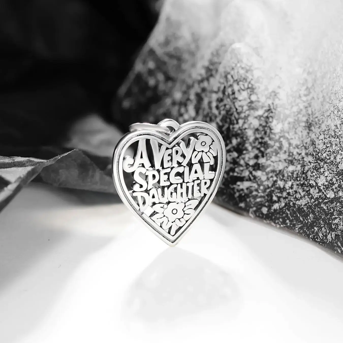 DJ036 genuine 925 sterling silver exquisite fashion DIY silver jewelry "An exceptionally special daughter" pendant
DJ036 genuine 925 sterling silver exquisite fashion DIY silver jewelry "An exceptionally special daughter" pendant