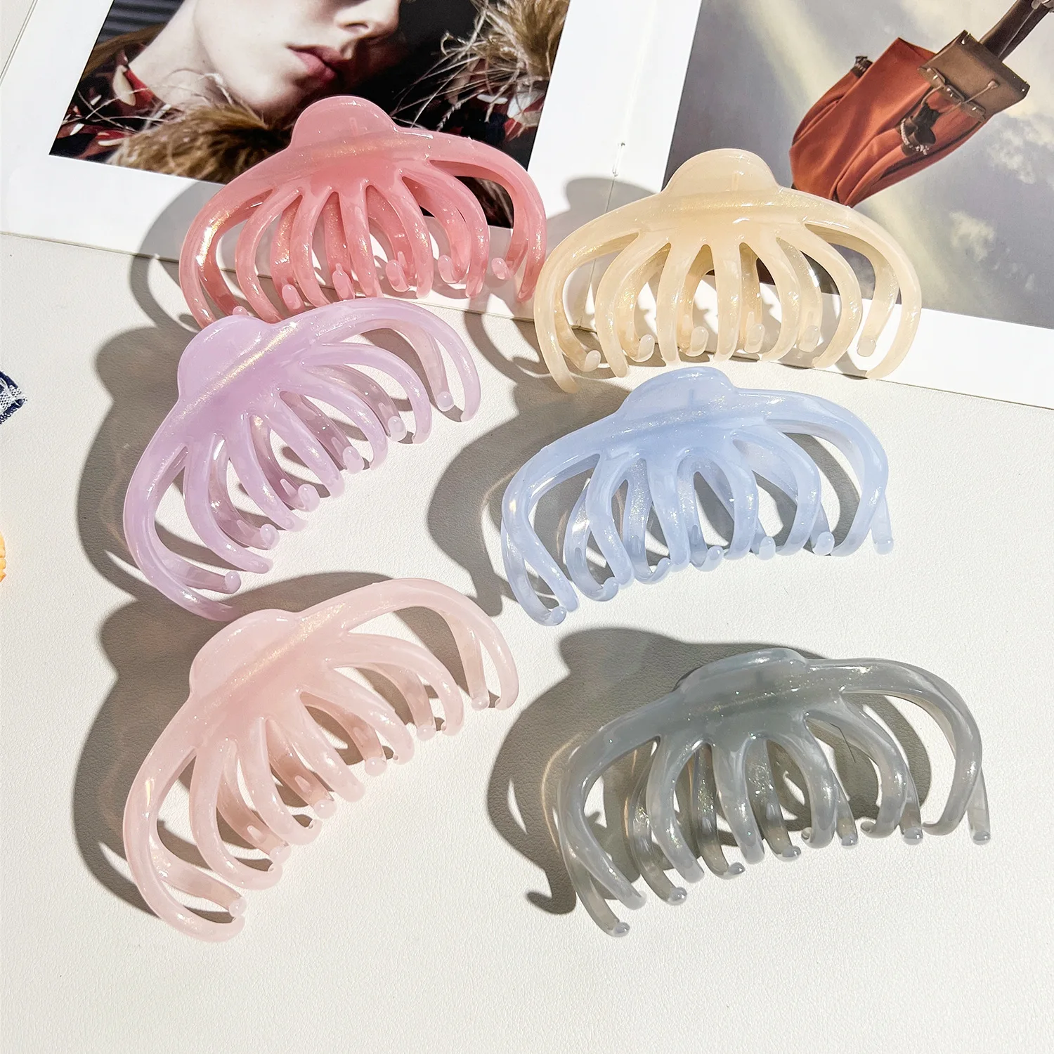 Elegant Gold Powder Hair Claw Large Ponytail Bun Hair Clip New Hair Accessories for Women Trendy Gold Glitter Shark Claw
Elegant Gold Powder Hair Claw Large Ponytail Bun Hair Clip New Hair Accessories for Women Trendy Gold Glitter Shark Claw