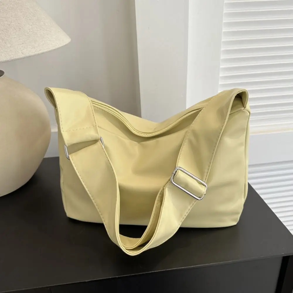 Simple Portable Shoulder Bag Women PU Leather Large Capacity Casual Crossbody Bag Handbag Korean Style Ladies Tote Bag Girl
Simple Portable Shoulder Bag Women PU Leather Large Capacity Casual Crossbody Bag Handbag Korean Style Ladies Tote Bag Girl