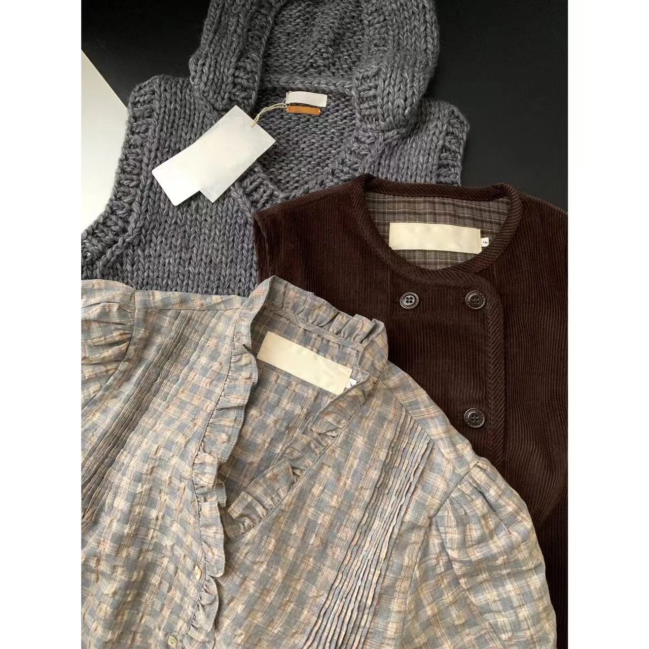 KAILE Early Spring V-neck Shirt Plaid Bubble Shirt with Ruffle Hemline Herbs Green Korean Style Women's Business Casual Shirt
KAILE Early Spring V-neck Shirt Plaid Bubble Shirt with Ruffle Hemline Herbs Green Korean Style Women's Business Casual Shirt