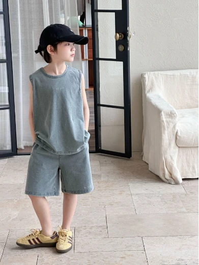 Set 2025 Summer New Childrens Wear Korean Style Boys and Girls Loose Short-sleeved Shorts Two-piece Casual Simple Daily
Set 2025 Summer New Childrens Wear Korean Style Boys and Girls Loose Short-sleeved Shorts Two-piece Casual Simple Daily