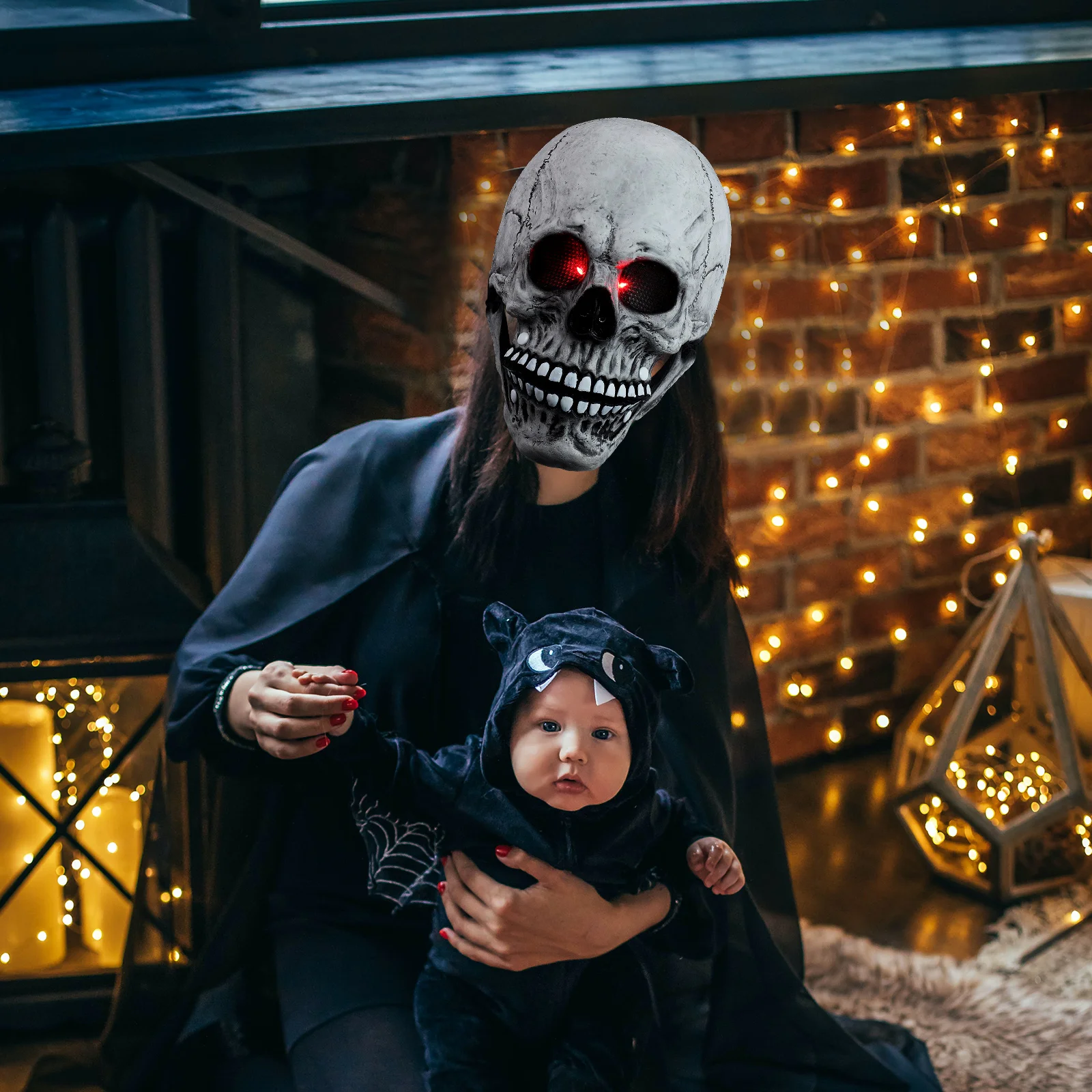 Glowing Skull Mask Red Lighted Eyes Movable Jaw Durable Halloween Cosplay mask Scary Costume Accessory Festive Atmosphere
Glowing Skull Mask Red Lighted Eyes Movable Jaw Durable Halloween Cosplay mask Scary Costume Accessory Festive Atmosphere