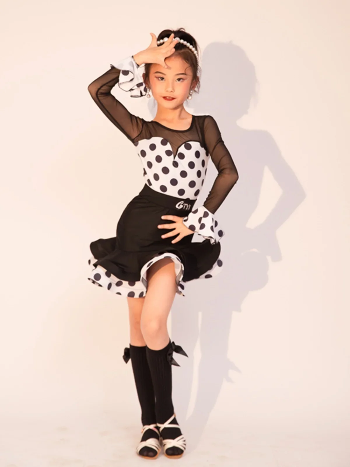 Платье в горошек с длинными рукавами для ча-ча-румбы, танго, латинских танцев, детская одежда для самбы и сальсы, детские бальные платья для соревнований
Платье в горошек с длинными рукавами для ча-ча-румбы, танго, латинских танцев, детская одежда для самбы и сальсы, детские бальные платья для соревнований