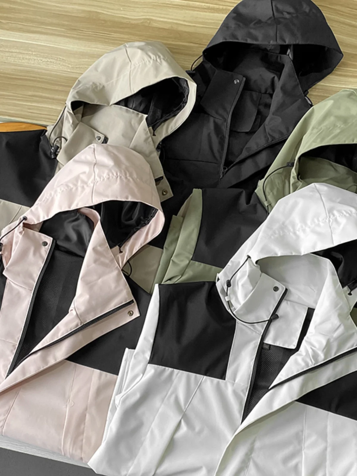 Водонепроницаемая ветрозащитная тонкая куртка с 3D-шитьем для пар, весенняя, молодежная, городская, повседневная, длинная, с воротником-стойкой
Водонепроницаемая ветрозащитная тонкая куртка с 3D-шитьем для пар, весенняя, молодежная, городская, повседневная, длинная, с воротником-стойкой