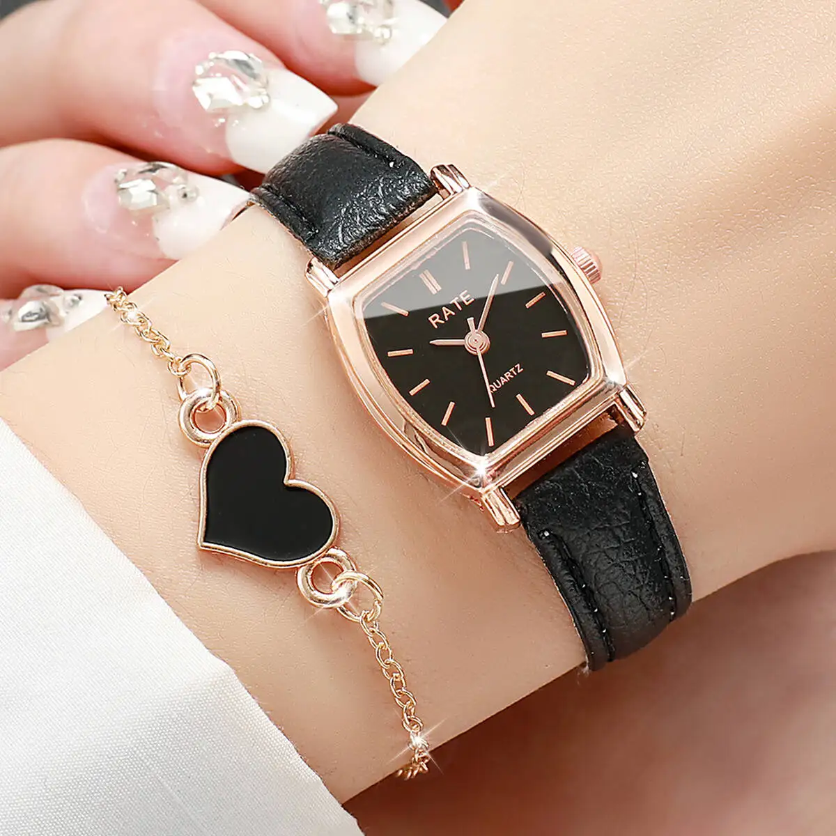 2PCS/Set Fashion Women Watches Casual Small Dial Leather Band Quartz Watch for Women Clock Heart Bracelet Set Reloj Mujer
2PCS/Set Fashion Women Watches Casual Small Dial Leather Band Quartz Watch for Women Clock Heart Bracelet Set Reloj Mujer