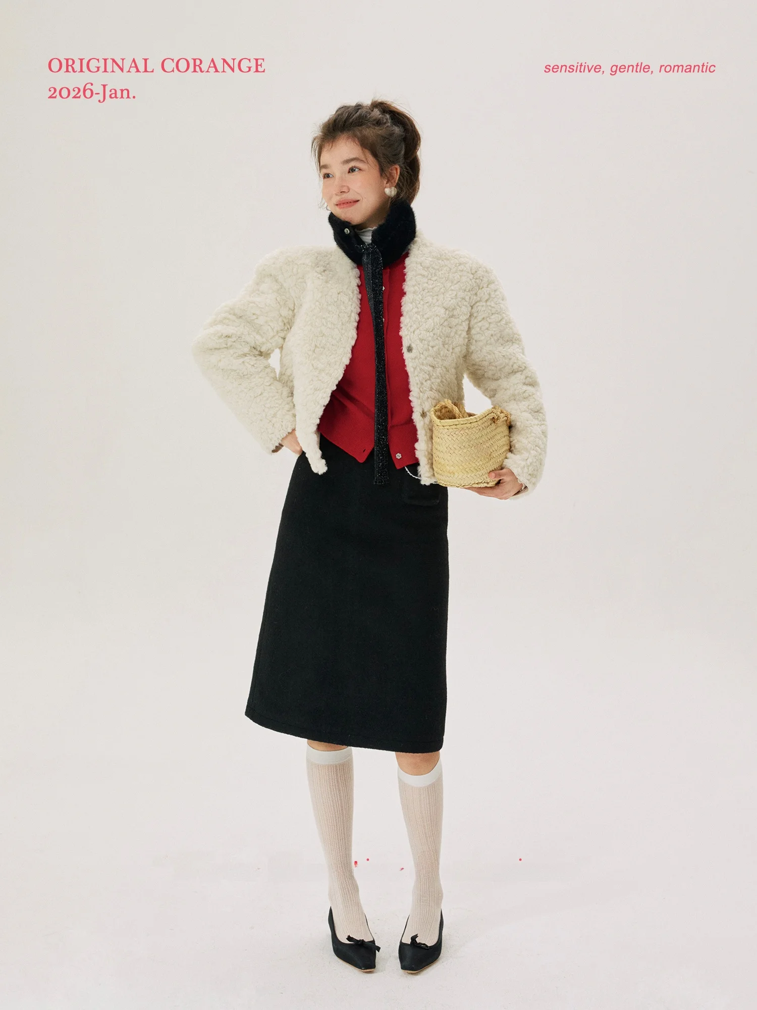 Модная короткая куртка из овечьей шерсти, экологичная, классическая, молочно-белая, коричневая, с V-образным вырезом, женское пальто
Модная короткая куртка из овечьей шерсти, экологичная, классическая, молочно-белая, коричневая, с V-образным вырезом, женское пальто