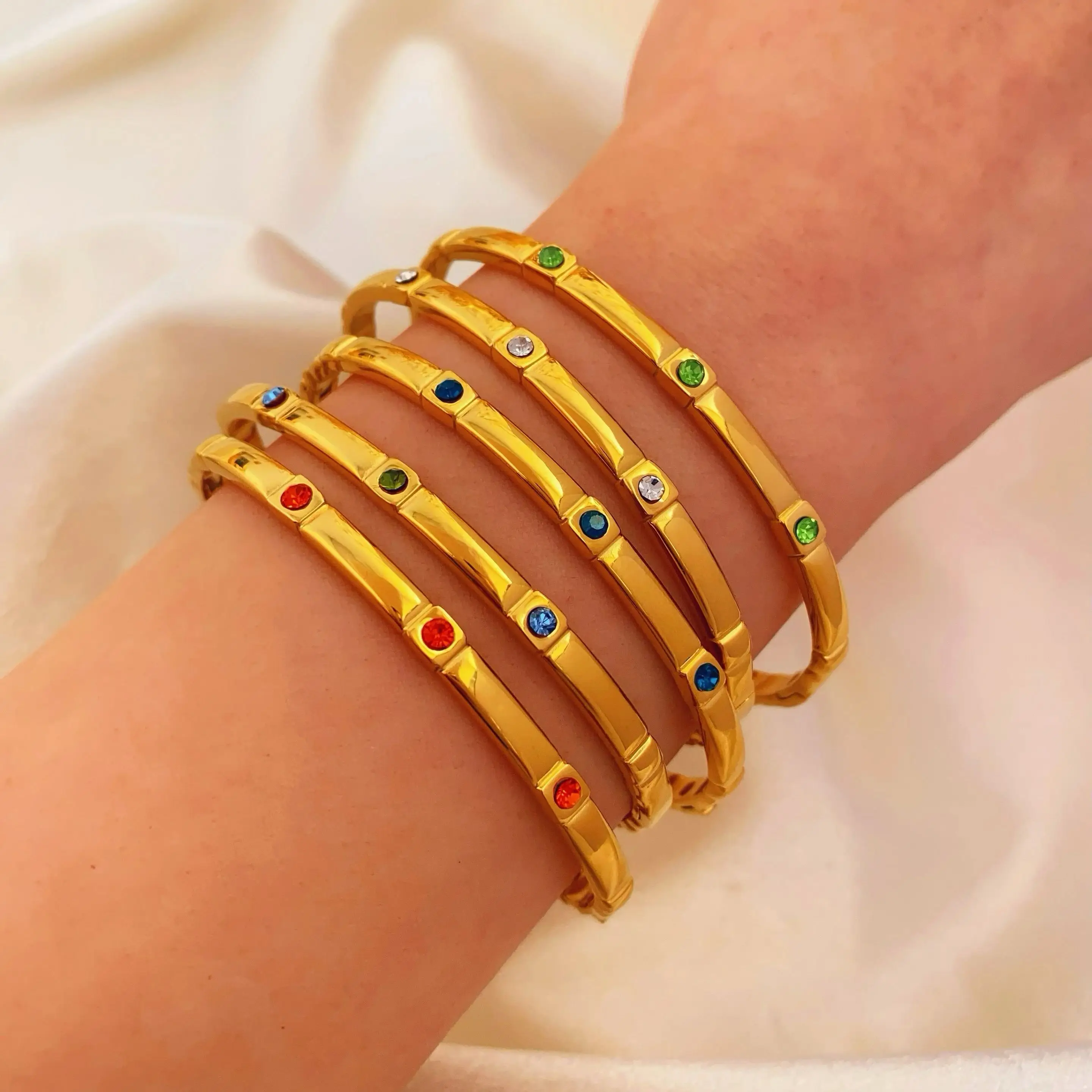 Sparkling Colorful Zircon Bangles Crystal Stainless Steel Clip Bracelets Luxury Jewelry for Women Crystal Gold Plated
Sparkling Colorful Zircon Bangles Crystal Stainless Steel Clip Bracelets Luxury Jewelry for Women Crystal Gold Plated