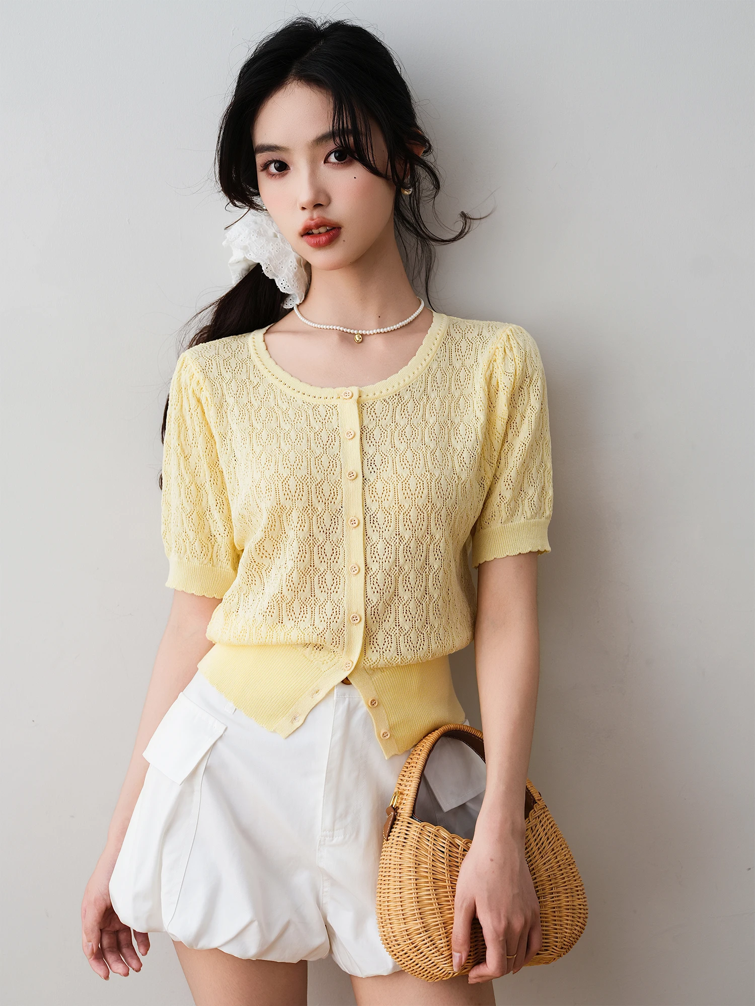 Стильный вязаный топ с круглым вырезом и ажурными вставками в корейском стиле, летняя новинка, приталенная футболка для женщин
Стильный вязаный топ с круглым вырезом и ажурными вставками в корейском стиле, летняя новинка, приталенная футболка для женщин