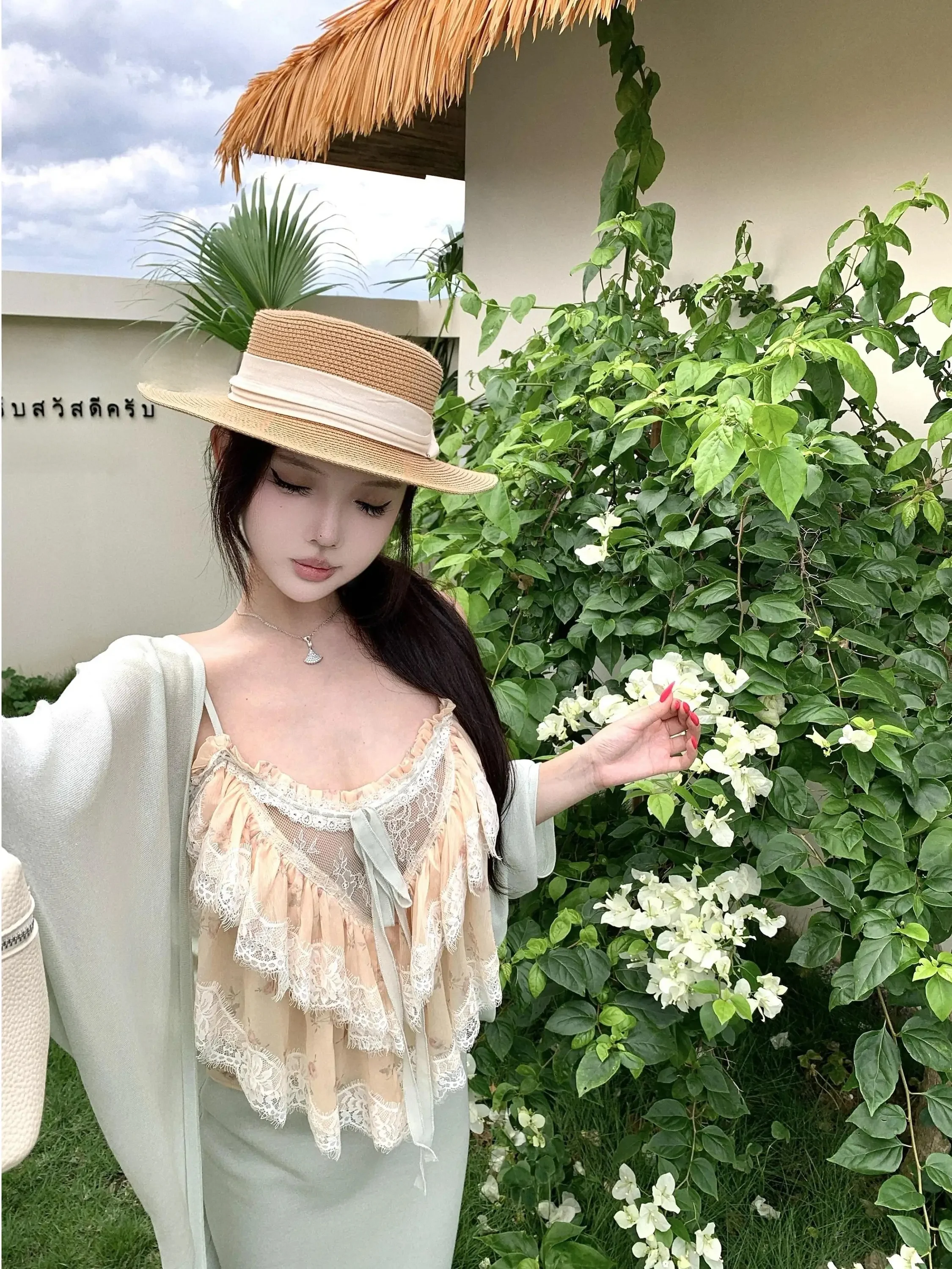 Summer Vacation Style Floral Print Three-Piece Set Women's Heavy Embellished Off-Shoulder Short Skirt Cardigan Breathable
Summer Vacation Style Floral Print Three-Piece Set Women's Heavy Embellished Off-Shoulder Short Skirt Cardigan Breathable