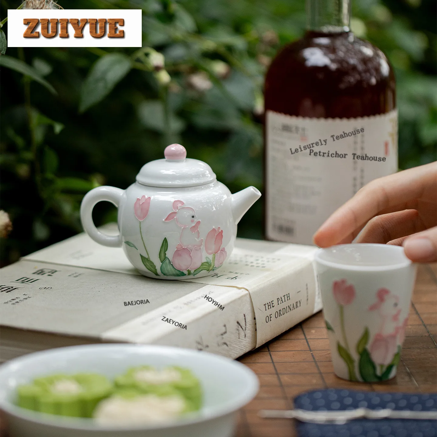 110ml Hand-painted Tulips Rabbit Teapot Luxury Tea Infuser Pot Tea Maker Kettle With Strainer Tieguanyin Tea Items Supplies Gift
110ml Hand-painted Tulips Rabbit Teapot Luxury Tea Infuser Pot Tea Maker Kettle With Strainer Tieguanyin Tea Items Supplies Gift