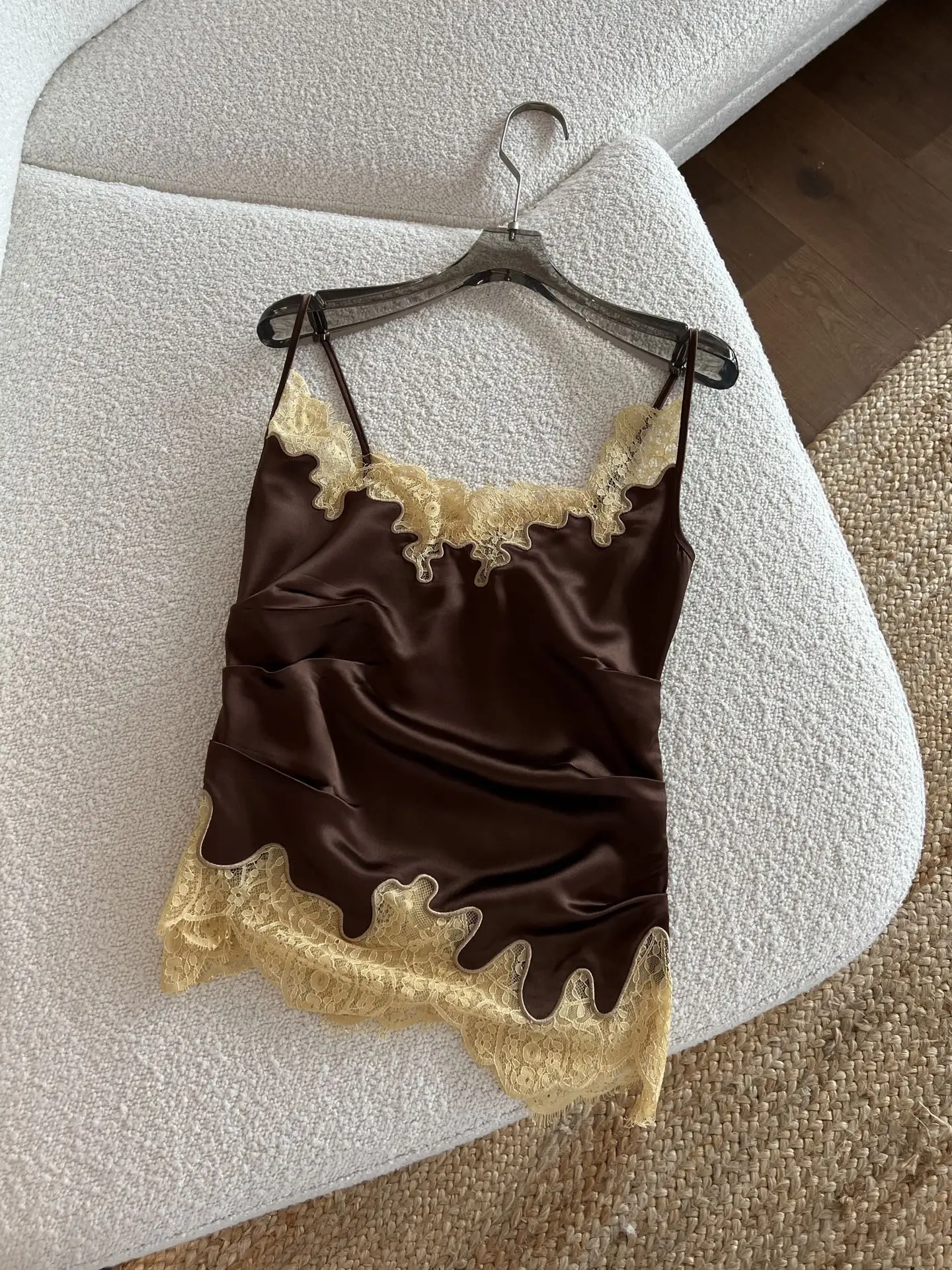 Silky Satin Lace Trimmed V-Neck Strap Vest Romantic Rhythm Sleepwear Style Loose Fit Short Length Color Outerwear
Silky Satin Lace Trimmed V-Neck Strap Vest Romantic Rhythm Sleepwear Style Loose Fit Short Length Color Outerwear