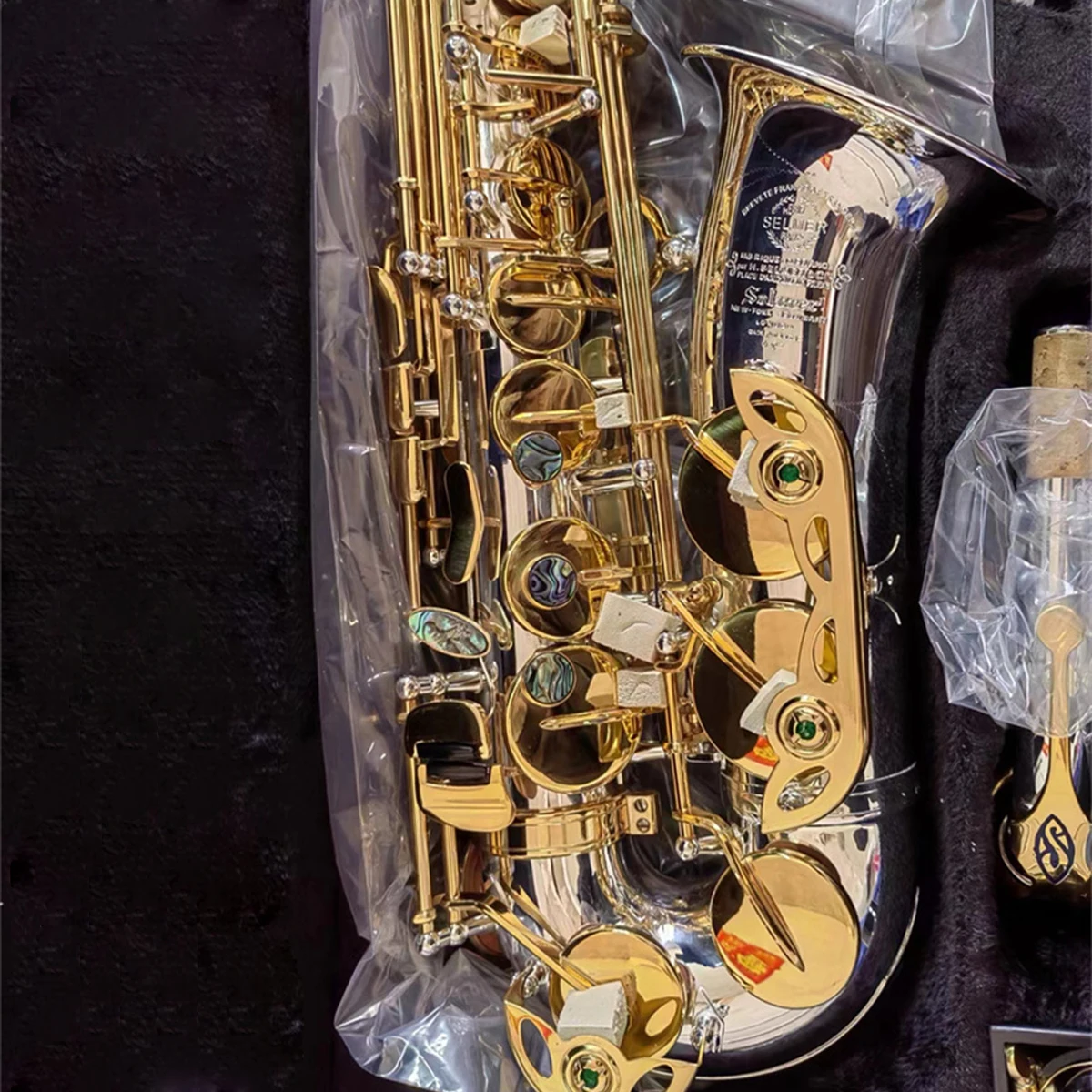 High Quality Mark VI Sax Model silver Gold Lacquer E Flat Alto Saxophone Eb Professional musical instruments Accessories
High Quality Mark VI Sax Model silver Gold Lacquer E Flat Alto Saxophone Eb Professional musical instruments Accessories