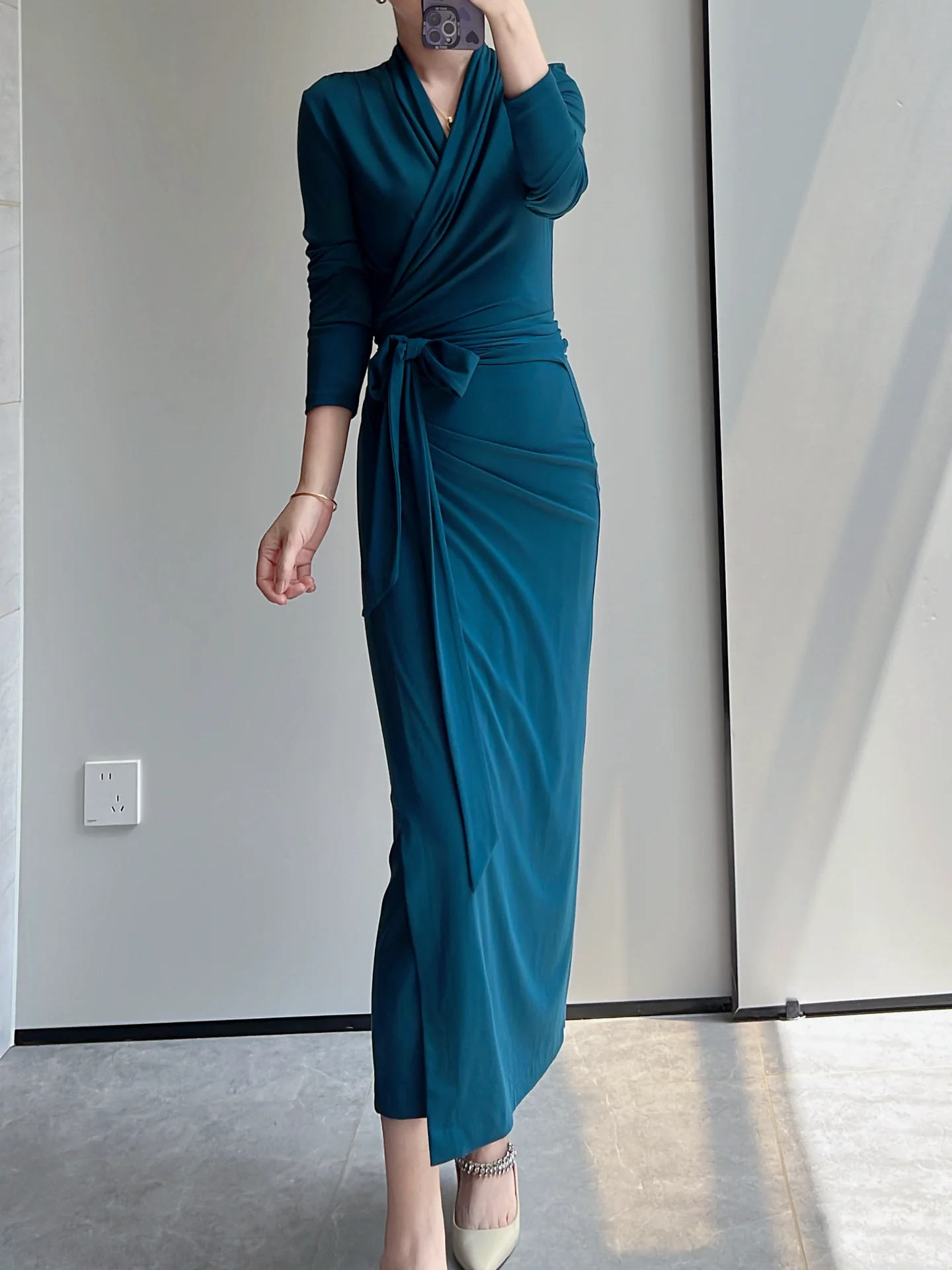 Ele Wrap Dr V-Ne Slimming Waist Long Sve Luxury Sle Blue Gown for Women Suitable for Banquet
Ele Wrap Dr V-Ne Slimming Waist Long Sve Luxury Sle Blue Gown for Women Suitable for Banquet