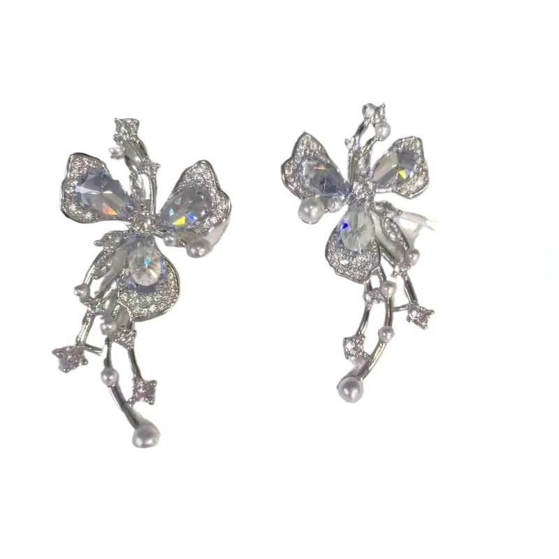Super flash crystal flower stud earrings zircon unique exaggerated atmosphere retro summer earrings
Super flash crystal flower stud earrings zircon unique exaggerated atmosphere retro summer earrings