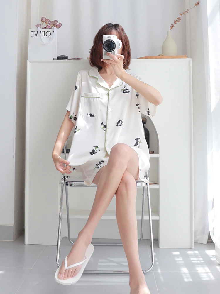 Ice Silk Pajamas Women's Summer Short-sleeved Suit 2022 New Panda Silk High-end Home Clothes
Ice Silk Pajamas Women's Summer Short-sleeved Suit 2022 New Panda Silk High-end Home Clothes