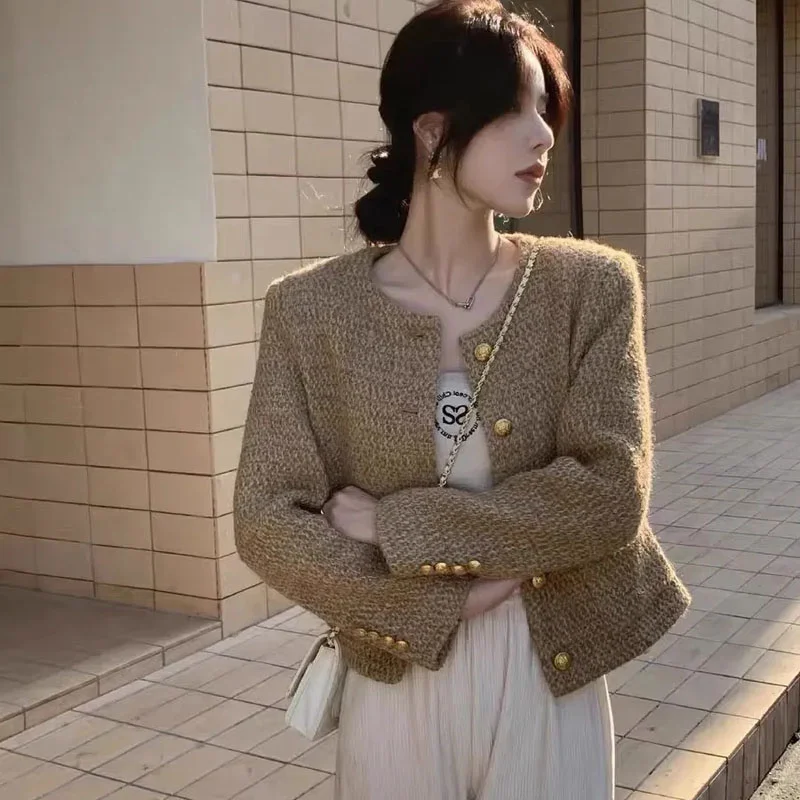 Champagne color Coat Women's 2024 New Popular High-End Fashion Versatile Style Commuting Wool Short Jacket Trend Wool Jackets
Champagne color Coat Women's 2024 New Popular High-End Fashion Versatile Style Commuting Wool Short Jacket Trend Wool Jackets