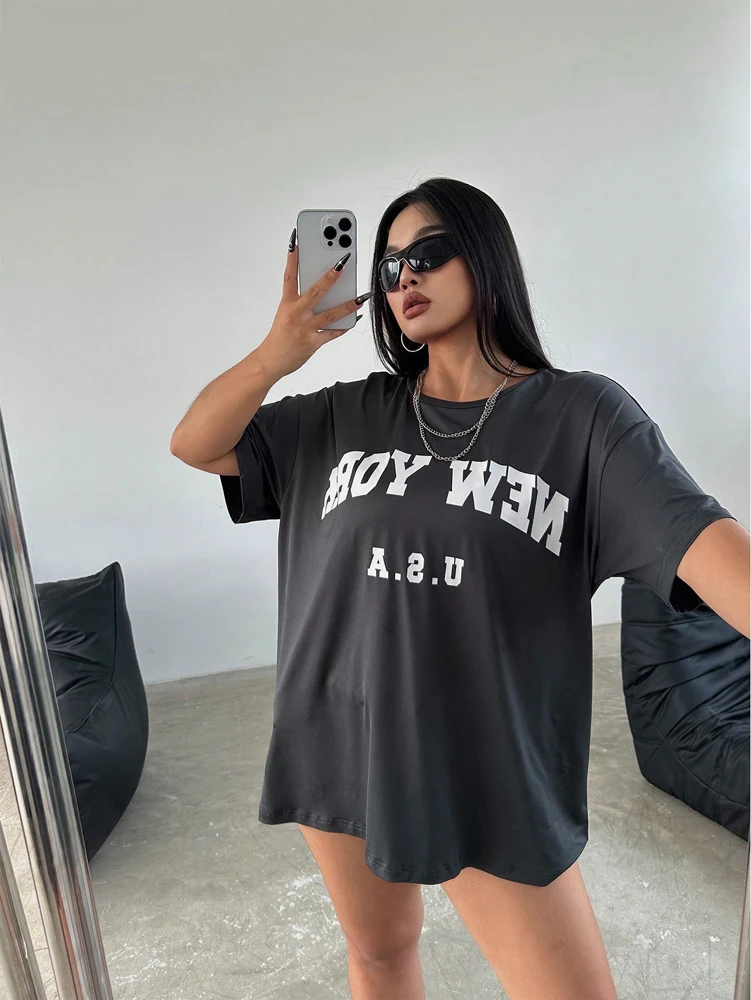 Повседневная футболка больших размеров с британским принтом в уличном стиле, женская летняя футболка с минимальным рисунком, модный выбор
Повседневная футболка больших размеров с британским принтом в уличном стиле, женская летняя футболка с минимальным рисунком, модный выбор