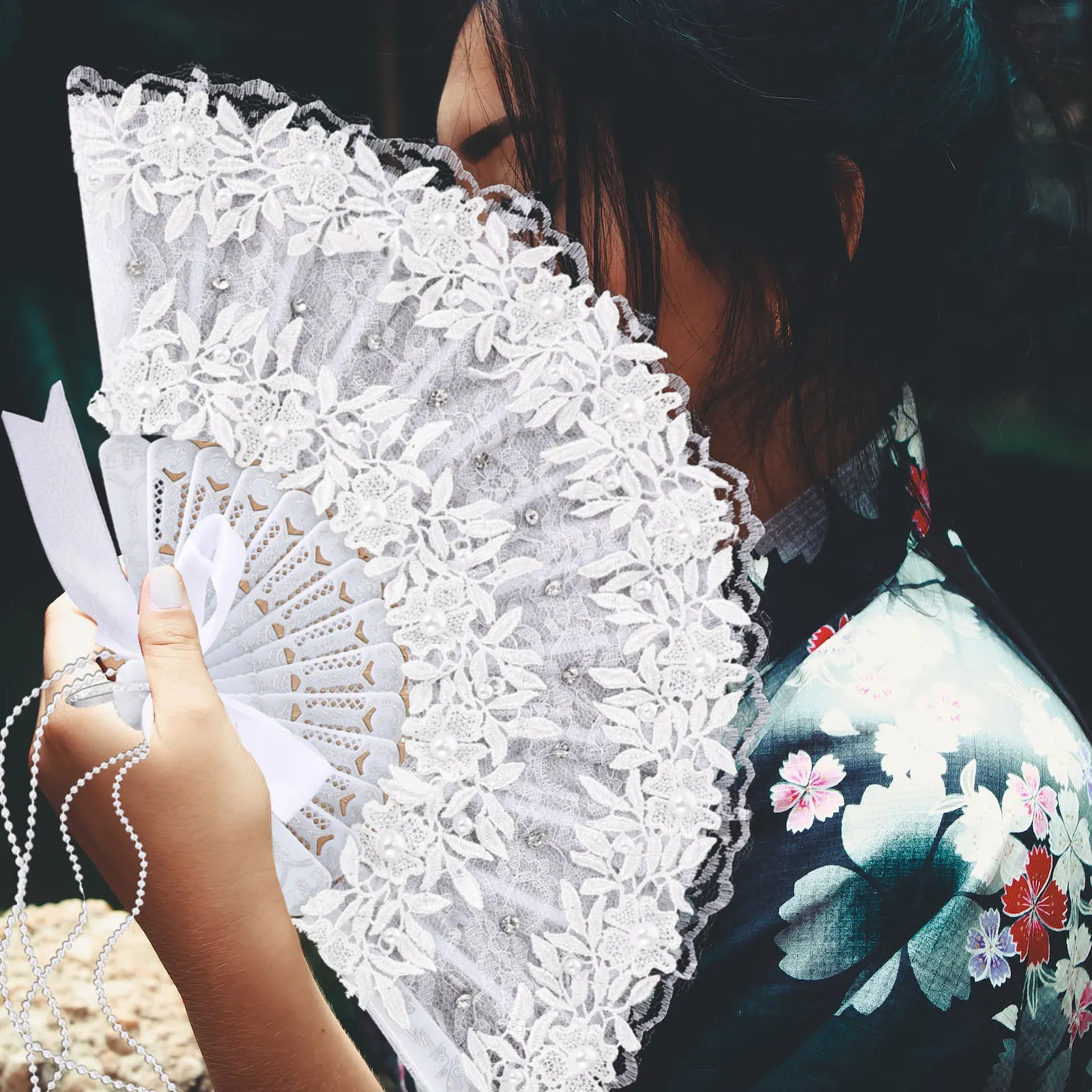 Lace Fan Prop Elegant Pearl Trimmed Wedding Bride Fan for Photoshoot Decorative Wall Hanging Stage Show Dancing Party Festive
Lace Fan Prop Elegant Pearl Trimmed Wedding Bride Fan for Photoshoot Decorative Wall Hanging Stage Show Dancing Party Festive