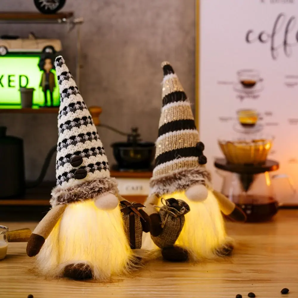 Rudolf Elf Gnome светильник, плюшевая шляпа, светящаяся кукла Санта-Клаус Elf с подсветкой Gnome, светящаяся кукла, Рождественское украшение
Rudolf Elf Gnome светильник, плюшевая шляпа, светящаяся кукла Санта-Клаус Elf с подсветкой Gnome, светящаяся кукла, Рождественское украшение