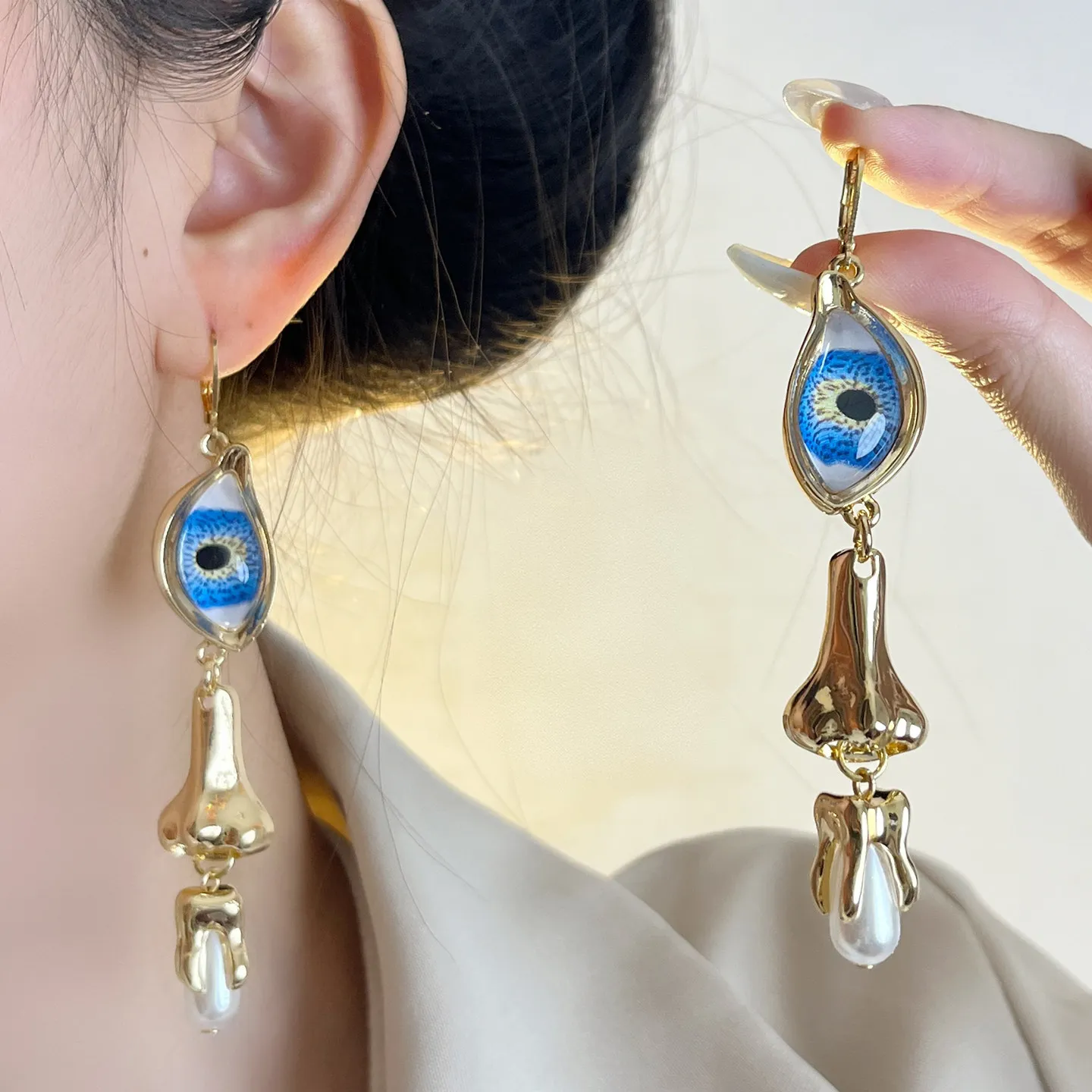 Evil Eye Dangle Earrings for Women Gold Plated Nose Shaped long Drop Earrings with Imitation Pearl Party Jewelry
Evil Eye Dangle Earrings for Women Gold Plated Nose Shaped long Drop Earrings with Imitation Pearl Party Jewelry