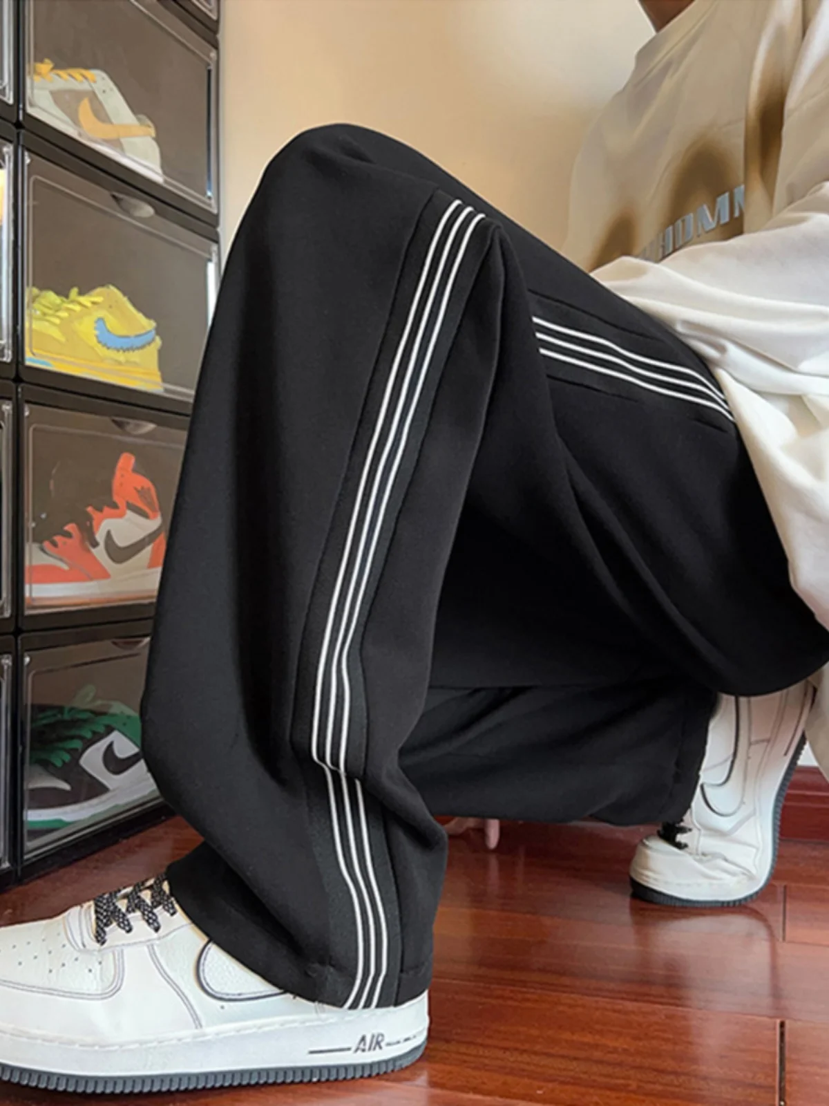 Trendy Teenage Men's Striped Straight Leg Casual Pants Faionable High Street Sweatpants Spring Autumn Tee Bars Design
Trendy Teenage Men's Striped Straight Leg Casual Pants Faionable High Street Sweatpants Spring Autumn Tee Bars Design